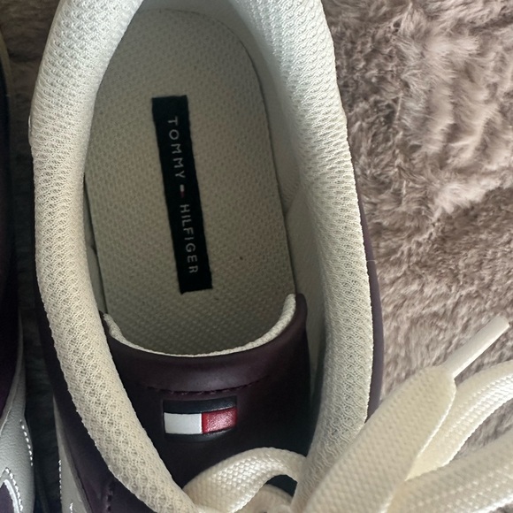 Tommy Hilfiger Women's Leather Sneakers in Deep Purple and Cream Size 8.5 - Picture 2 of 3